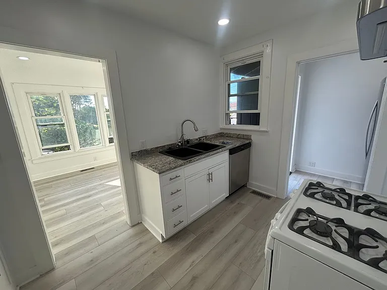 217 N Bel Aire Dr — Photo 6