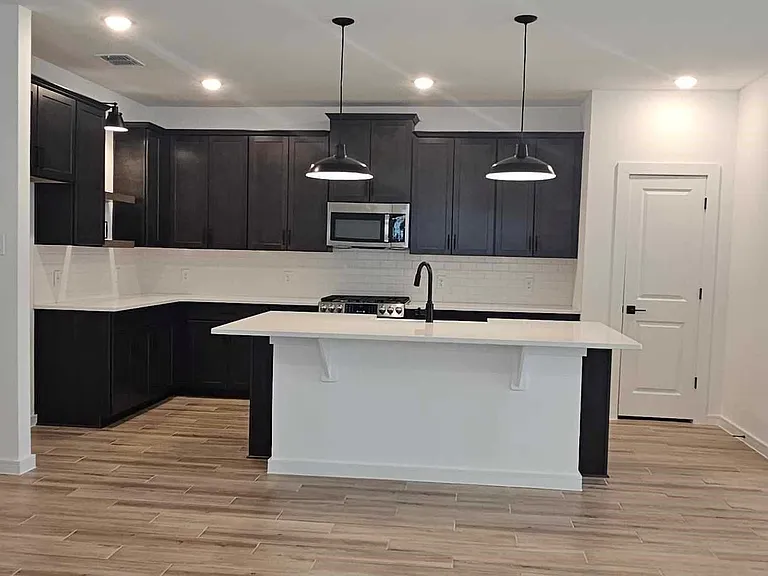 8423 Bay Ridge Cir — Photo 10