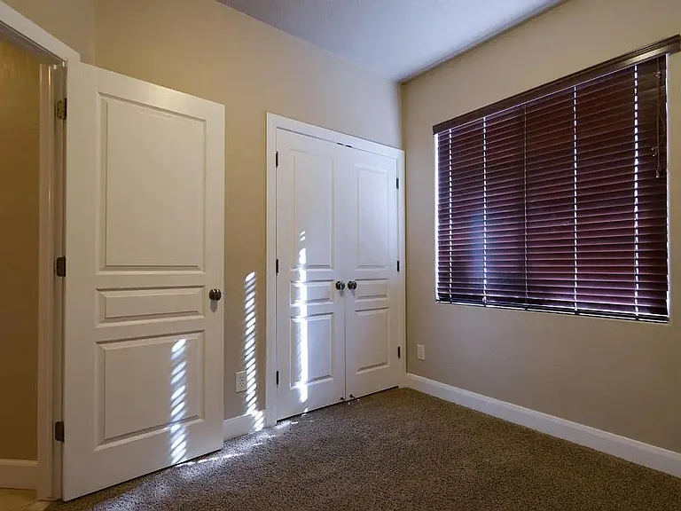 205 N 2940 E — Photo 3