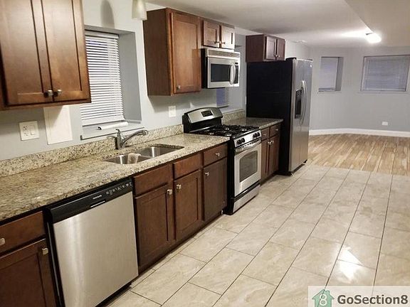 3rd image of 4826 W Jackson Blvd #G