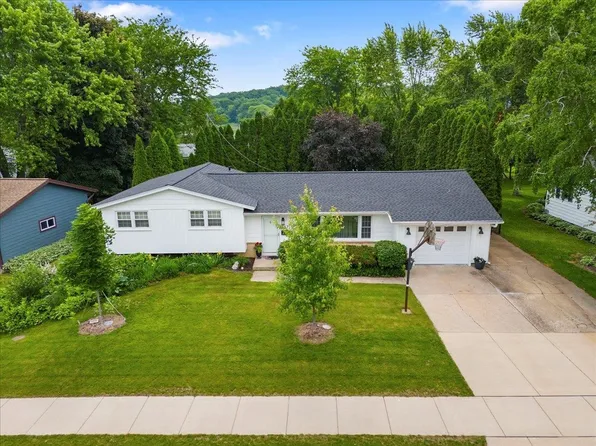 867 Barbara St, Sun Prairie, WI 53590