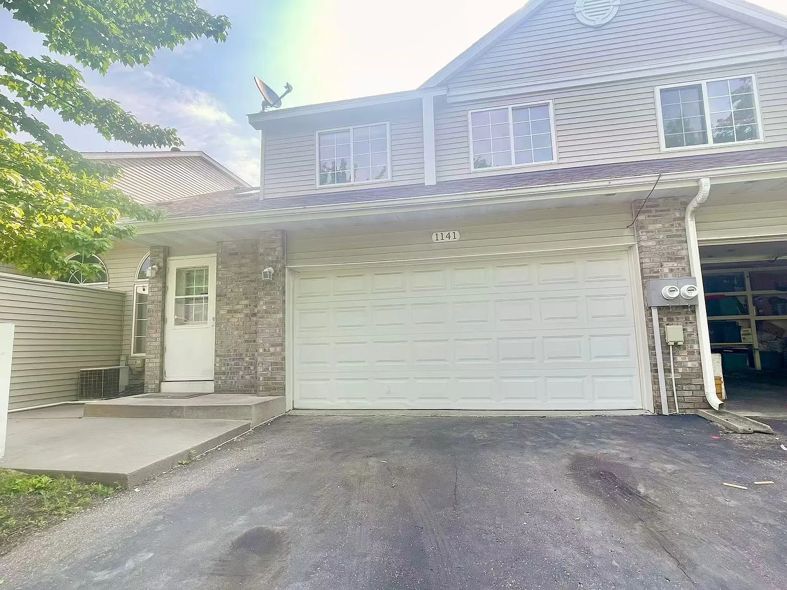 3 bed, 2.5 bath, 1688 sqft, $2,350 — Photo 2
