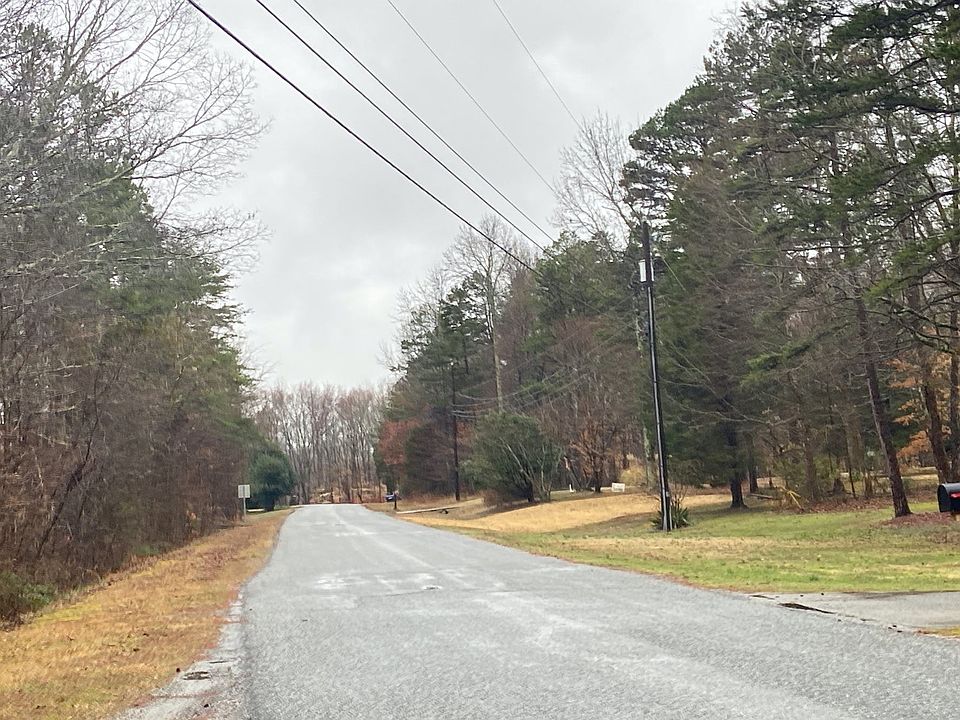 2nd image of 608 Saddletree Rd