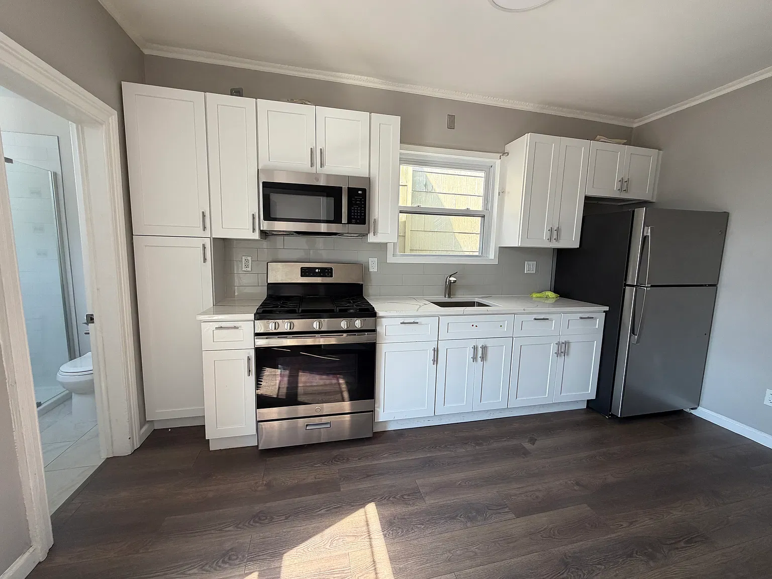 2 bed, 800 sqft, $2,200 — Photo 1