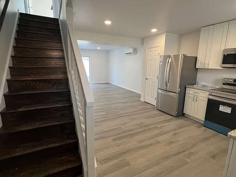 240 N Courtland St #5 — Photo 2