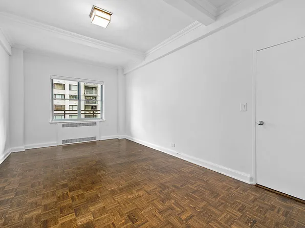 300 East 57th Street image 5 of 8