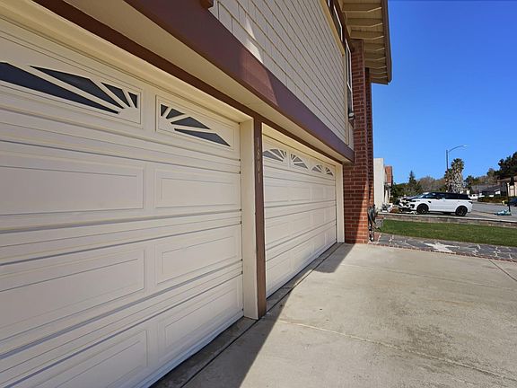 2nd image of 1801 Trudean Way