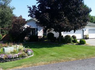 8618 N Woodvine Dr, Hayden Lake, ID 83835