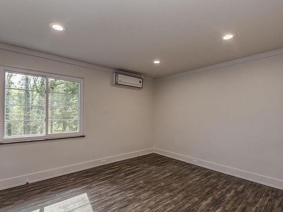 3rd image of 2817 Woodson Dr