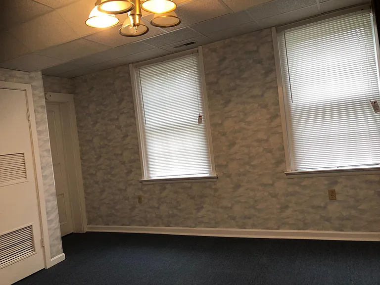 164 S River St #B — Photo 8