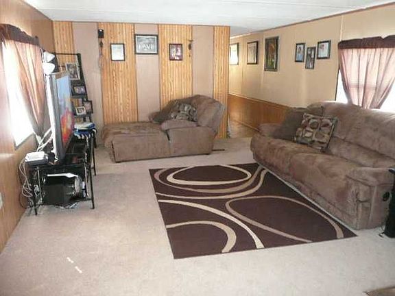 3rd image of 305 Sandybrook Dr