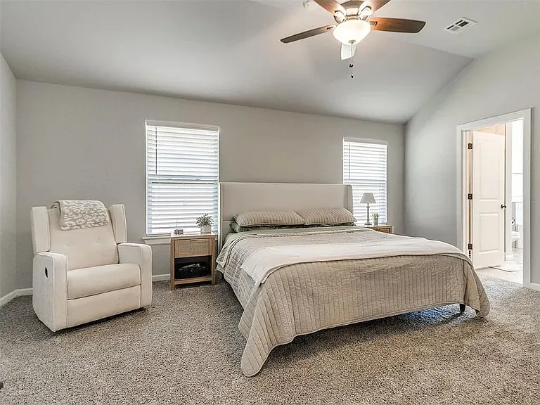 1004 Acacia Creek Dr — Photo 7
