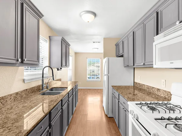 1702 Manor Garden Curv, Greenville, TX 75401