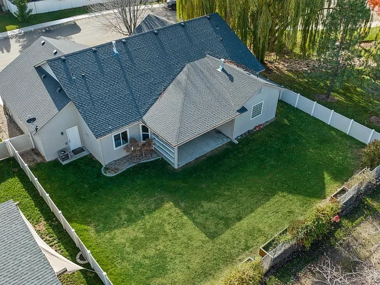 1886 W Bellagio Dr — Photo 10