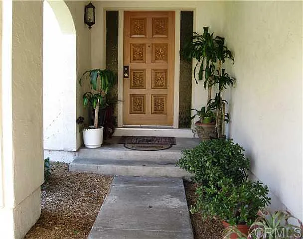 4 bed, 2.5 bath, 2262 sqft, $4,400 — Photo 3