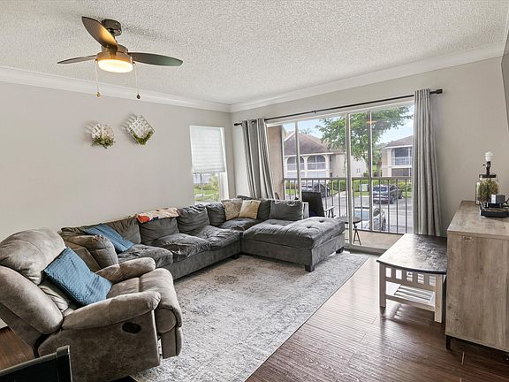4th image of 13830 Oneida Drive #B2