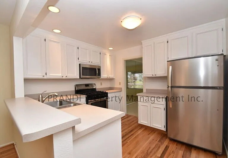 1033 Susan Way — Photo 3