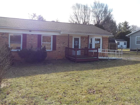 852 Augusta Farms Rd, Waynesboro, VA 22980