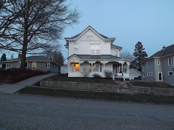 quiet street close to downtown great views or relax on the f