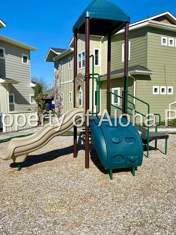 3 bed, 2.5 bath, 1264 sqft, $2,051 — Photo 4