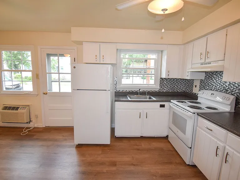 344 W Water St — Photo 8