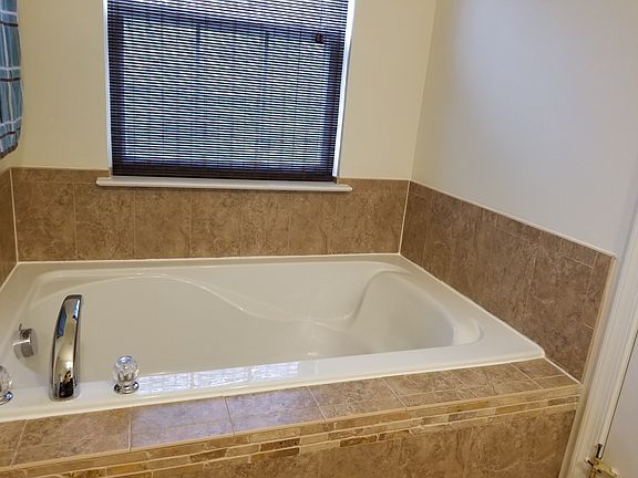 4th image of 208 Kintyre Ln