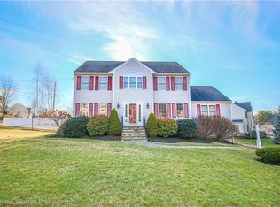 646 Old Farm Rd, Franklin, MA 02038