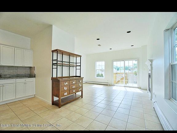 4th image of 4 Santa Monica Ln #2