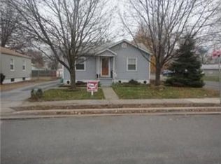 575 10th St, Wood River, IL 62095