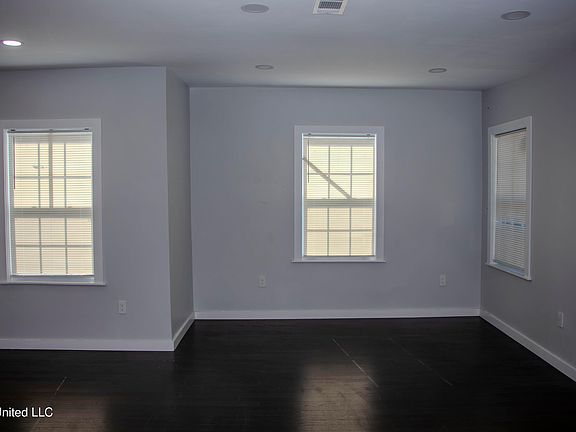 5th image of 420 Downing St