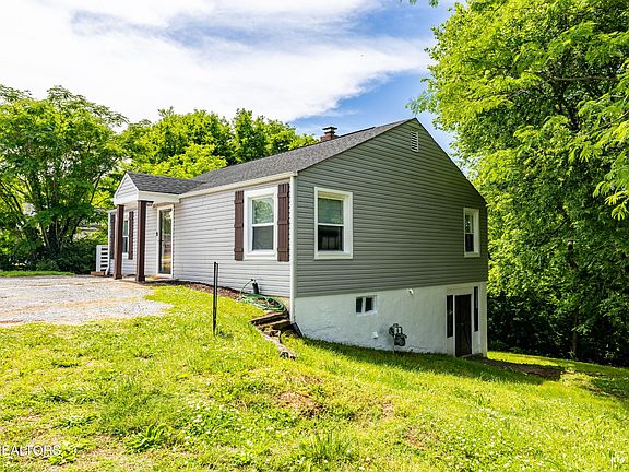 3rd image of 411 Landau Dr