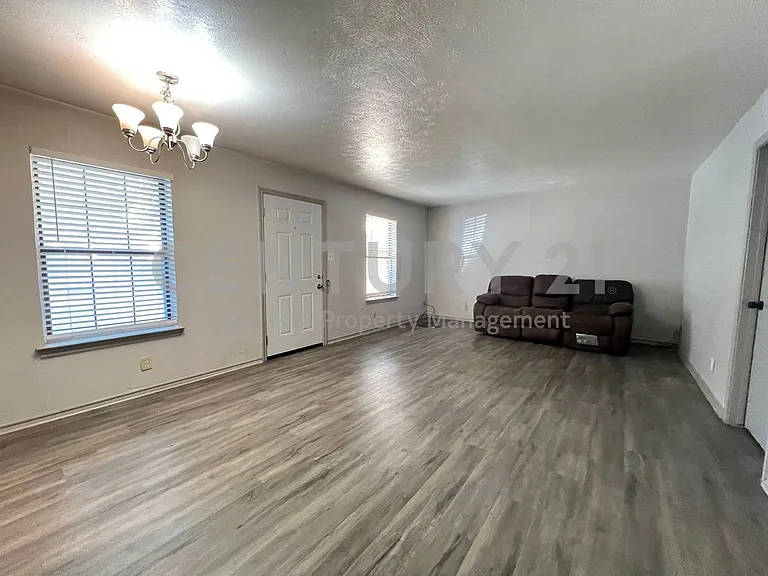 1108 N Elm St #3 — Photo 2
