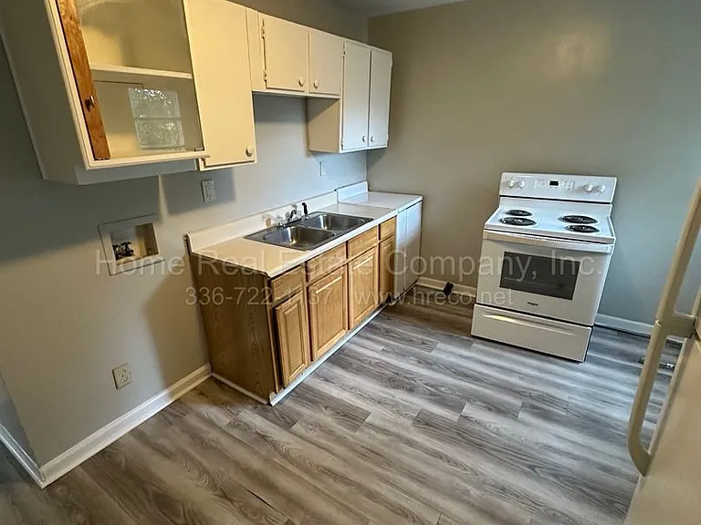 1403 Underwood Ave — Photo 5