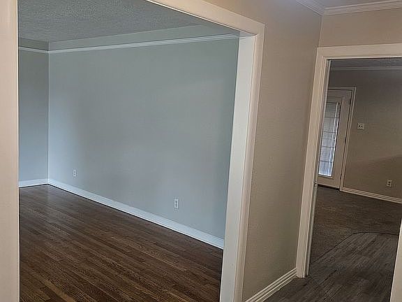5th image of 606 Yorkshire Ave