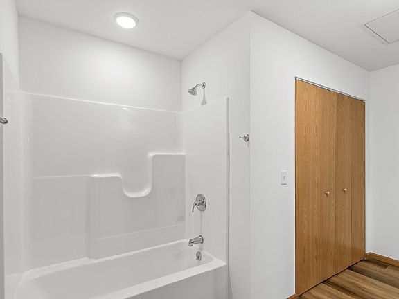 5th image of 1425 Peterson Dr #407