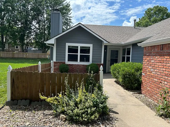 923 Essex Ct, Lawrence, KS 66049