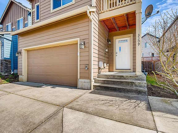 3rd image of 3309 NE 43rd Pl