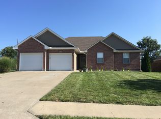 705 Clayton Dr, Odessa, MO 64076