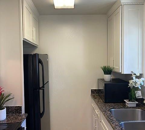 3rd image of 1630 Sycamore Dr #3