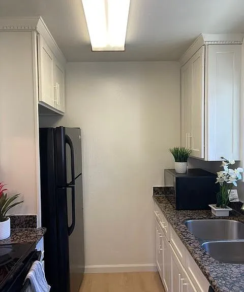 1630 Sycamore Dr #3 — Photo 3