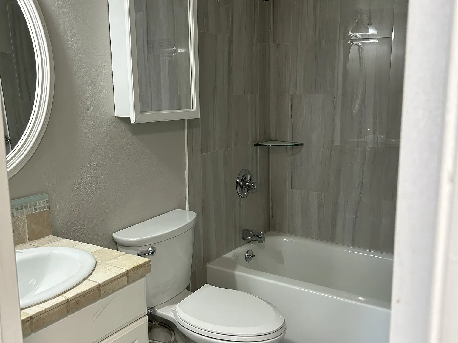 50 W Lester Ave #H-13 - Dah - Klm - 1 — Photo 3