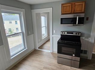 69 Main St #2, Raymond, NH 03077