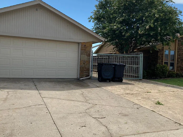 1305 Smoking Tree St — Photo 5