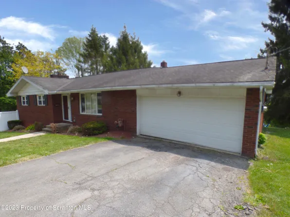 1 43rd St, Carbondale, PA 18407
