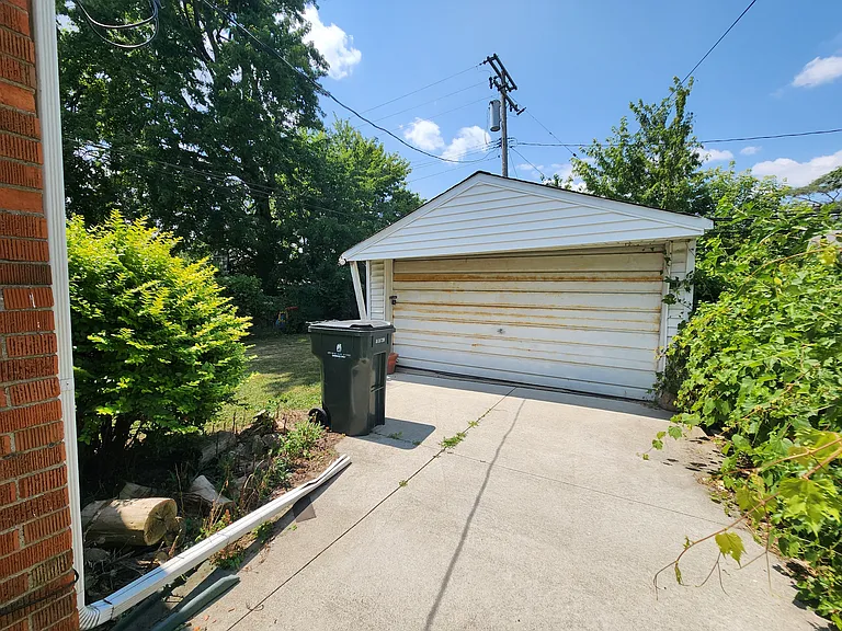 27605 Grant St — Photo 27