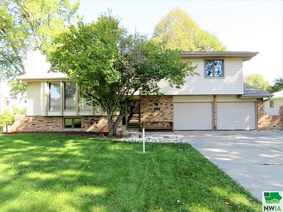 3rd image of 312 Broadmoor Dr
