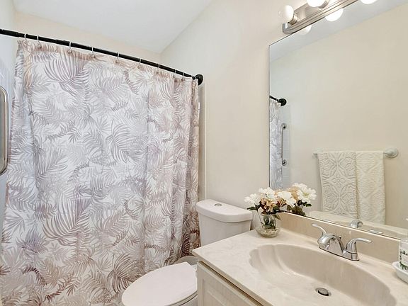5th image of 4660 Greentree Pl #105-B