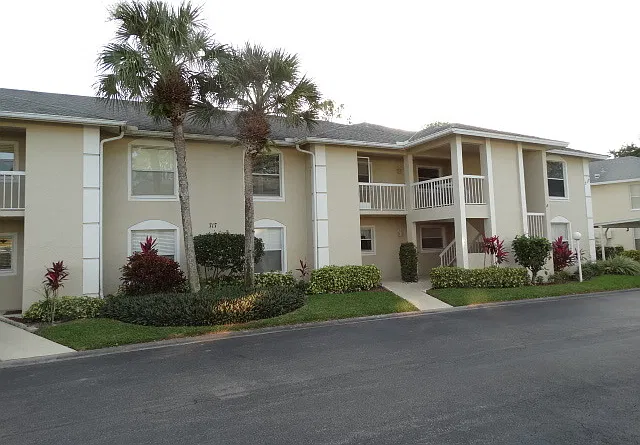 **Luxurious 2/2 Condo in Berkshire Lakes** — Photo 1
