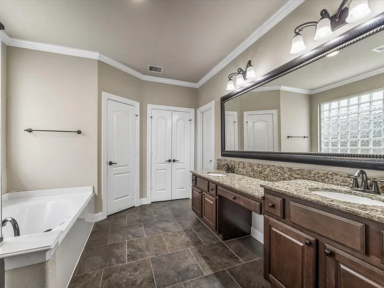 10603 Hollowback Dr — Photo 15