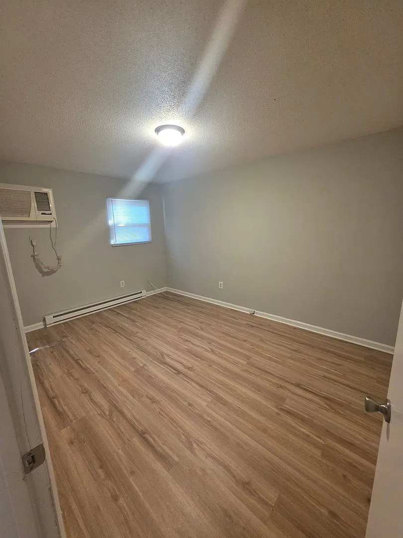 1400 W Academy St — Photo 4